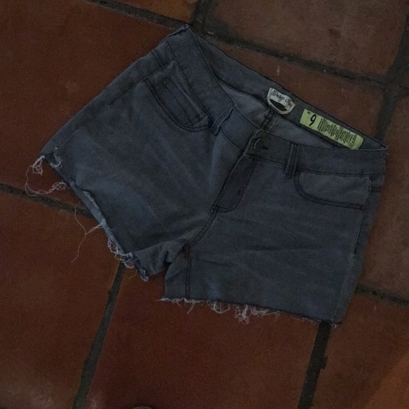 Distressed stretch fringe shorts - Picture 1 of 2